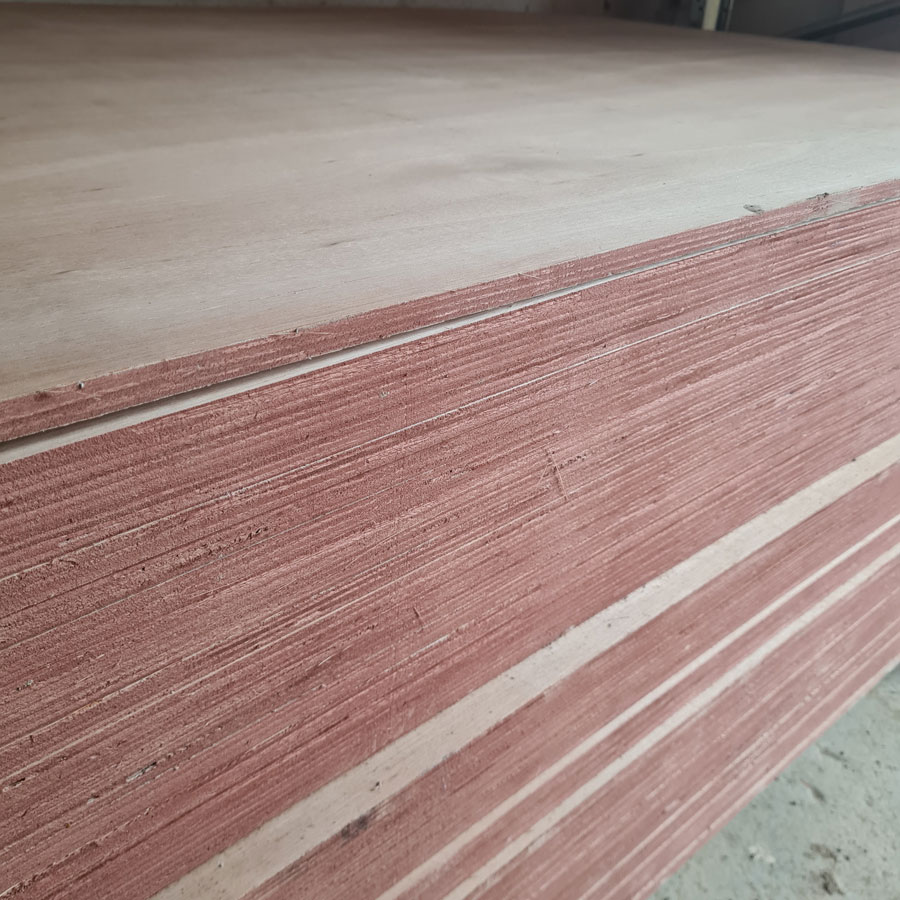 5.5x1220x2440mm Hardwood Faced Plywood - EN314-2